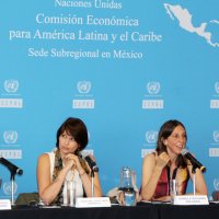 De izquierda a derecha: Alberto Enríquez, asesor de la presidencia de El Salvador; Jacqueline L´Hoist Tapia, COPRED GDF; Daniela Soldano, UNGS, Argentina y Alicia Ziccardi PUEC-UNAM.