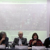 De izquierda a derecha: Víctor Delgadillo y Alejandro Suárez Pareyón, Ángel Mercado del Posgrado de Arquitectura UNAM; Alicia Ziccardi, PUEC UNAM.