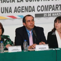 De izquierda a derecha: Alicia Ziccardi, Directora del PUEC-UNAM; Diputado Adrián Michel Espino, ALDF y Patricia Vaca Narvaja, Embajadora de la República de Argentina en México.