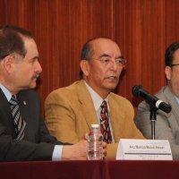 De izquierda a derecha: Marcos Mazari, Facultad de Arquitectura, UNAM; Arturo Balandrano, CNMH del INAH y César Jiménez Alcañiz, Universidad Politécnica de Valencia, España.