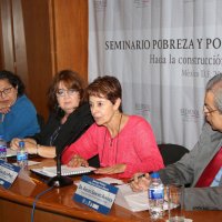 De izquierda a derecha: Arturo Caballero de la Fundación Plan Estratégico de Yucatán, Georgina Sandoval de Casa y Ciudad A.C., Elvira Maycotte de la Universidad Autónoma de Ciudad Juárez, Elena Solís del Centro de Apoyo Mejoremos A.C. y Adolfo Sánchez del Instituto de Investigaciones Económicas, UNAM exponiendo experiencias de Innovación social y organización ciudadana.