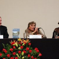De izquierda a derecha: Marcos Mazari, Estefanía Chávez y Alicia Ziccardi, UNAM.