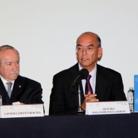 De izquierda a derecha: Xavier Cortés Rocha, Facultad de Arquitectura UNAM y Arturo Balandrano, CNMH del INAH.