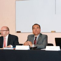 De izquierda a derecha: Alicia Ziccardi, Directora del PUEC-UNAM; Simón Neumann, Secretario de SEDUVI GDF; Rufino León Tovar, Secretario de SETRAVI GDF y Laura Janka, Asesora de SEDUVI.