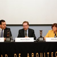 De izquierda a derecha: Fernando Diarte, Subdirector Gral. de Recaudación Fiscal de Infonavit; Mtro. Marcos Mazari, Director de Facultad de Arquitectura UNAM y Dra. Alicia Ziccardi, directora del PUEC-UNAM.