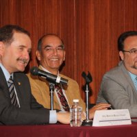 De izquierda a derecha: Marcos Mazari, Facultad de Arquitectura, UNAM; Arturo Balandrano, CNMH del INAH y César Jiménez Alcañiz, Universidad Politécnica de Valencia, España.
